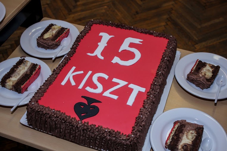 15. KISZT